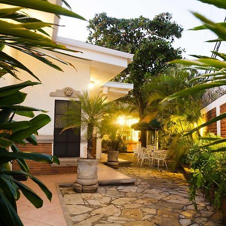 Hotel El Almendro Managua Dış mekan fotoğraf