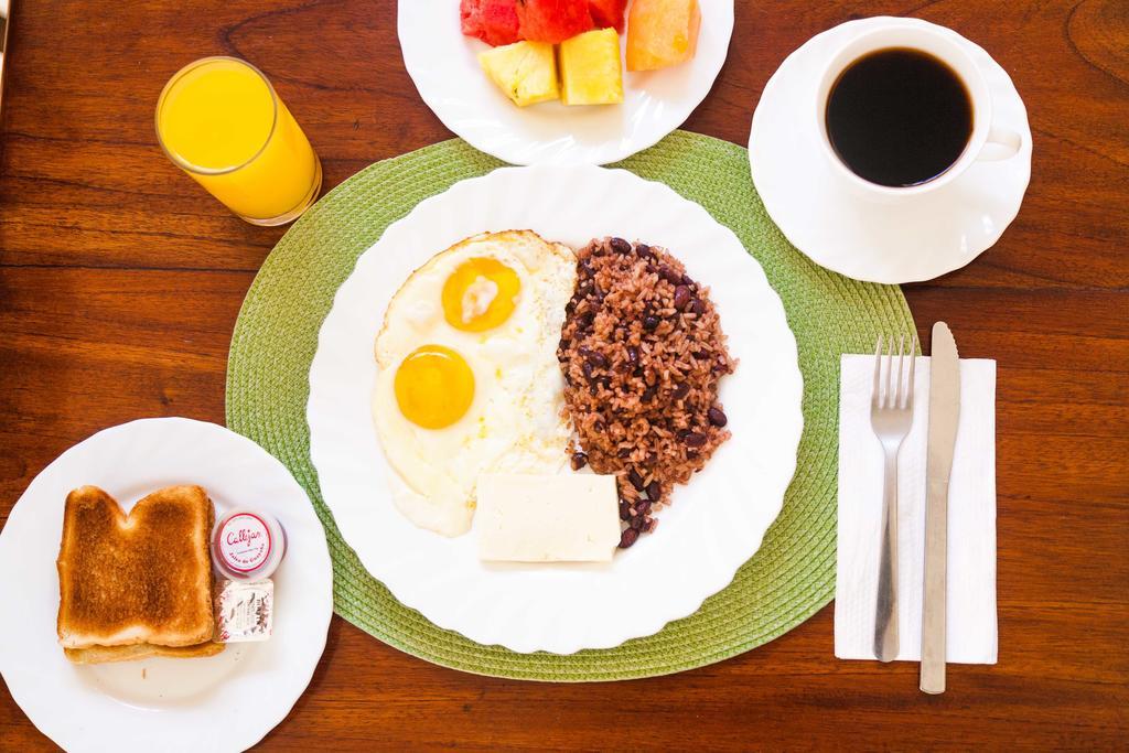 Hotel El Almendro Managua Dış mekan fotoğraf