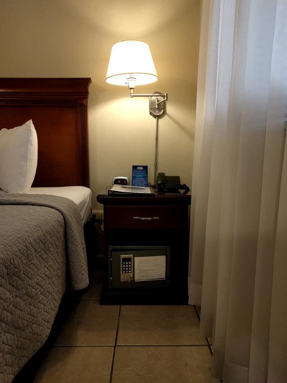 Hotel El Almendro Managua Dış mekan fotoğraf
