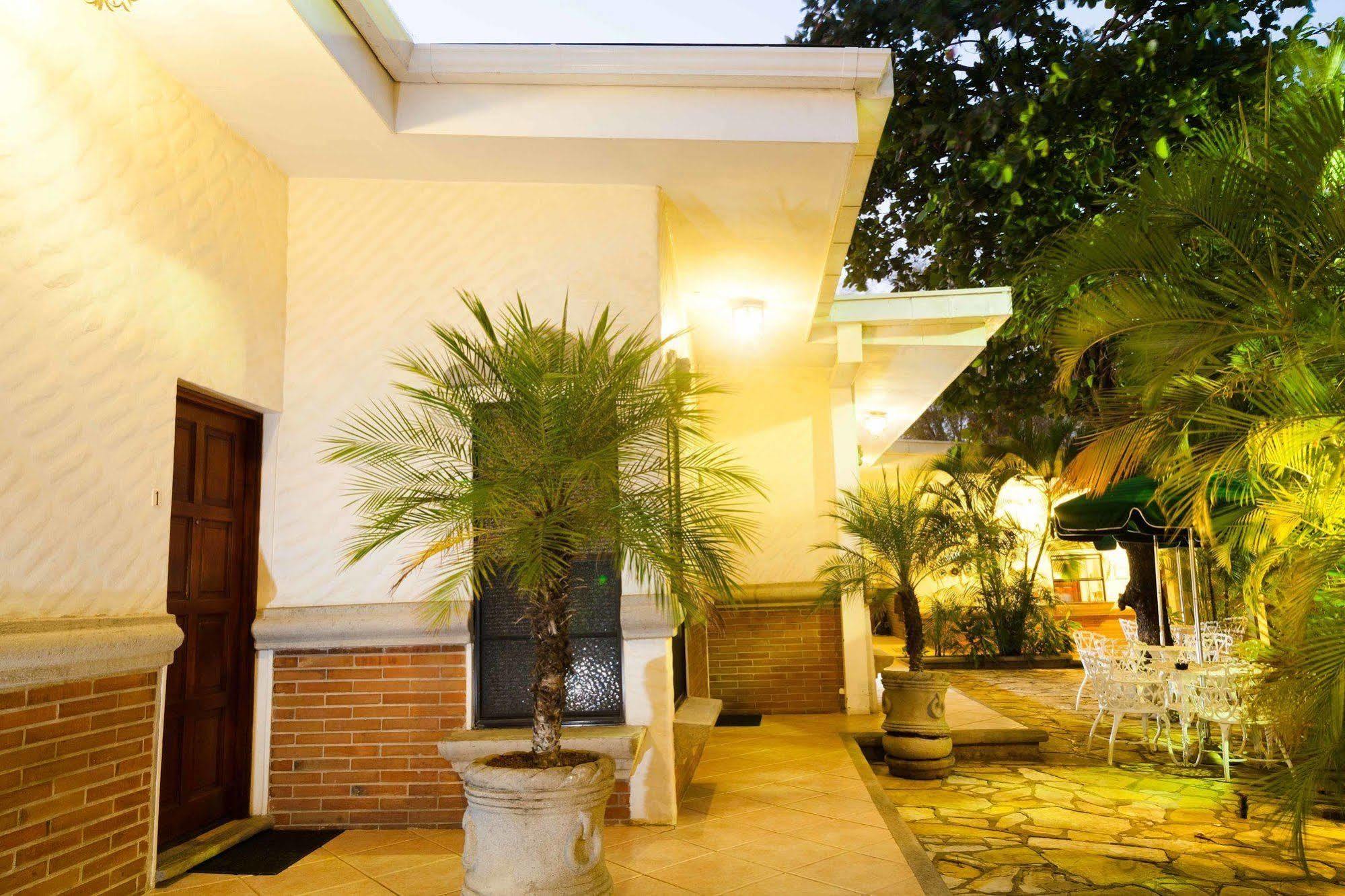 Hotel El Almendro Managua Dış mekan fotoğraf