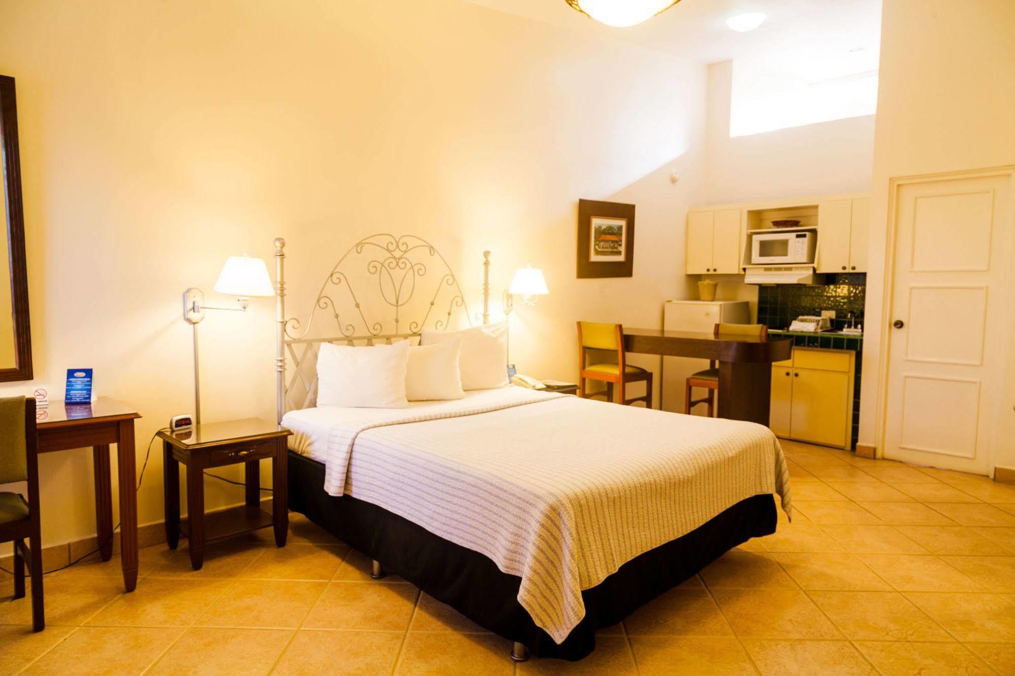 Hotel El Almendro Managua Dış mekan fotoğraf