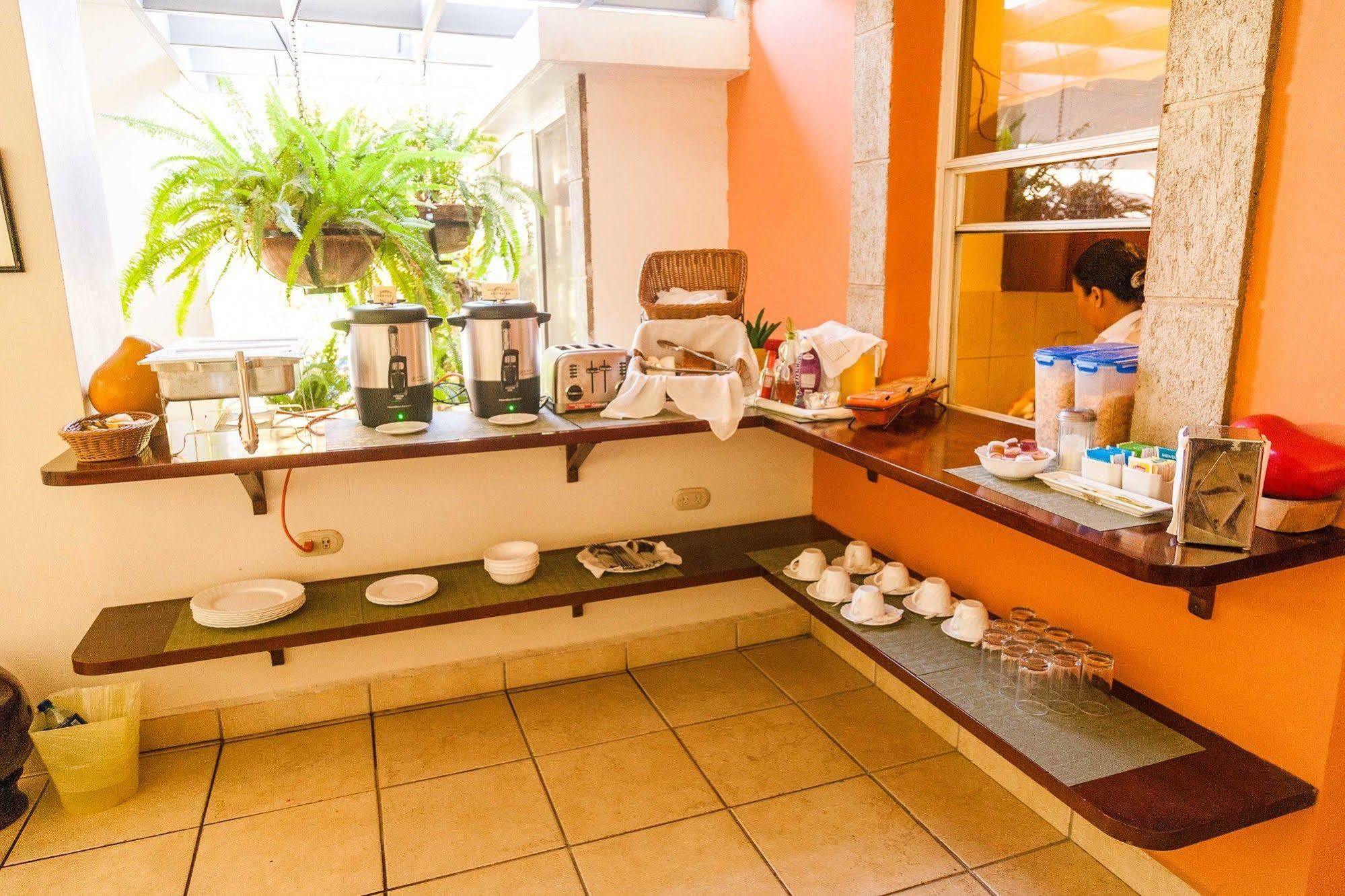 Hotel El Almendro Managua Dış mekan fotoğraf